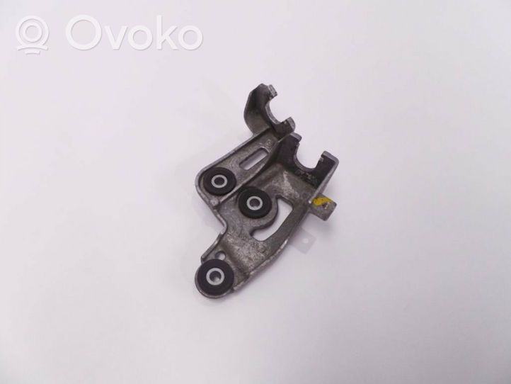 Hyundai i30 Gear shift cable bracket 