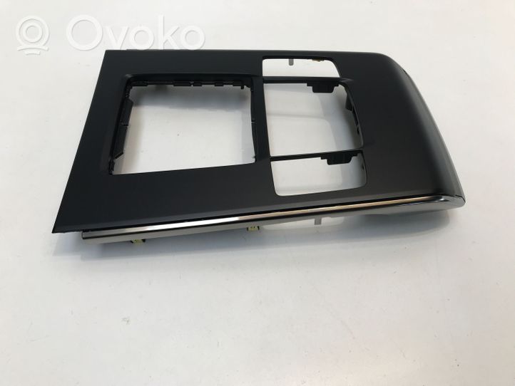 Mazda MX-30 Rivestimento in plastica cornice della leva del cambio DN4E64341