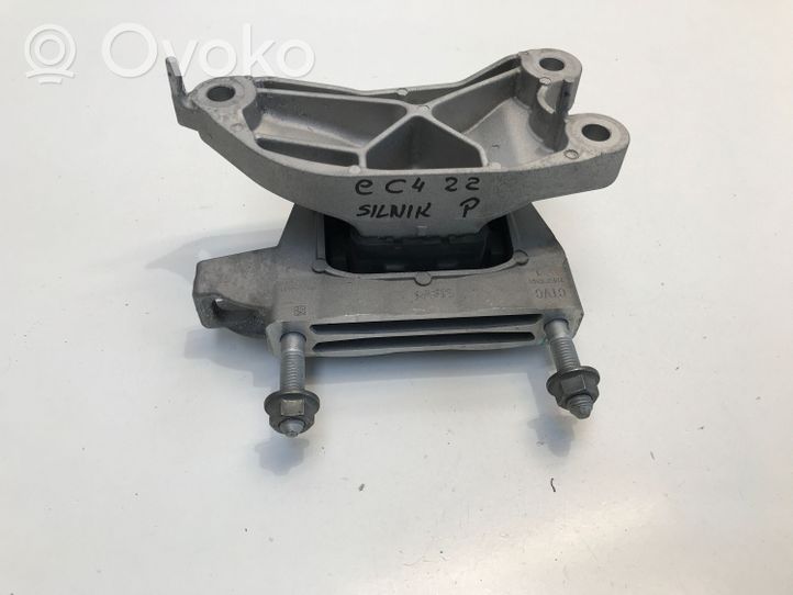 Citroen C4 III e-C4 Supporto di montaggio del motore 9826533880