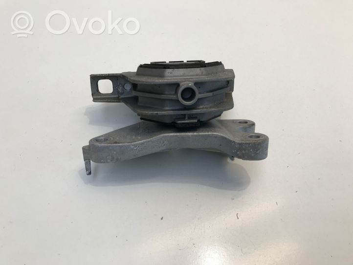 Citroen C4 III e-C4 Supporto di montaggio del motore 9826533880