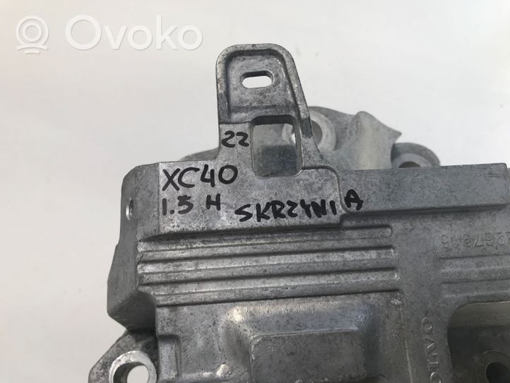 Volvo XC40 Supporto di montaggio scatola del cambio 32267915