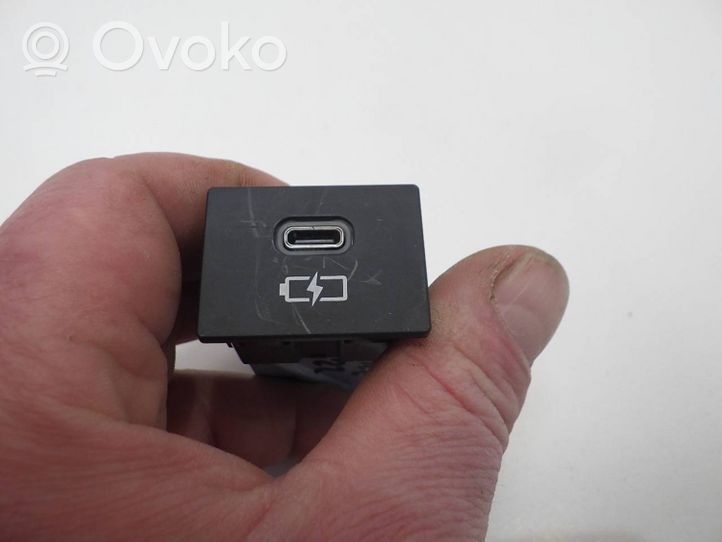 Suzuki Swace Connettore plug in USB 85532-60010