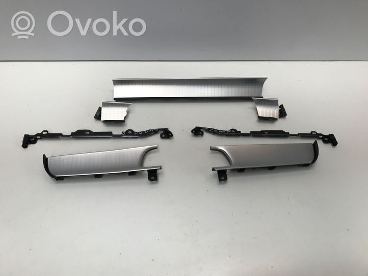 Volvo XC40 Verkleidung des Armaturenbretts 32277141