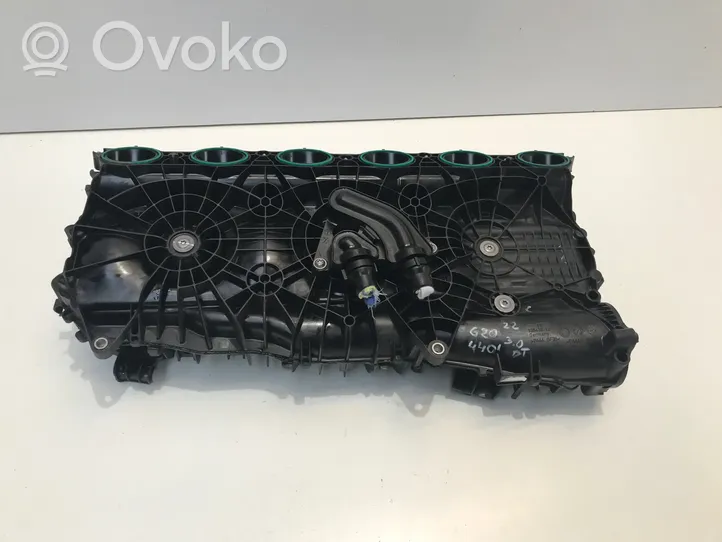 BMW 4 G22 G23 G24 G26 Kolektor ssący 8647977