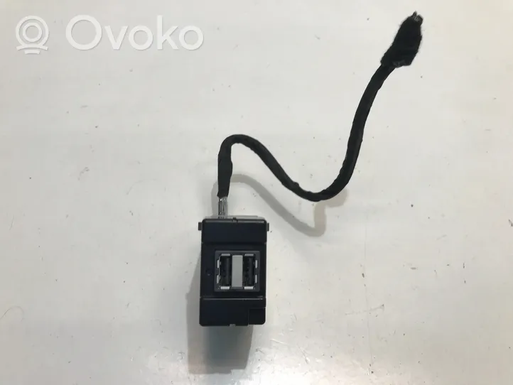 Volvo XC40 Connettore plug in USB 31407038