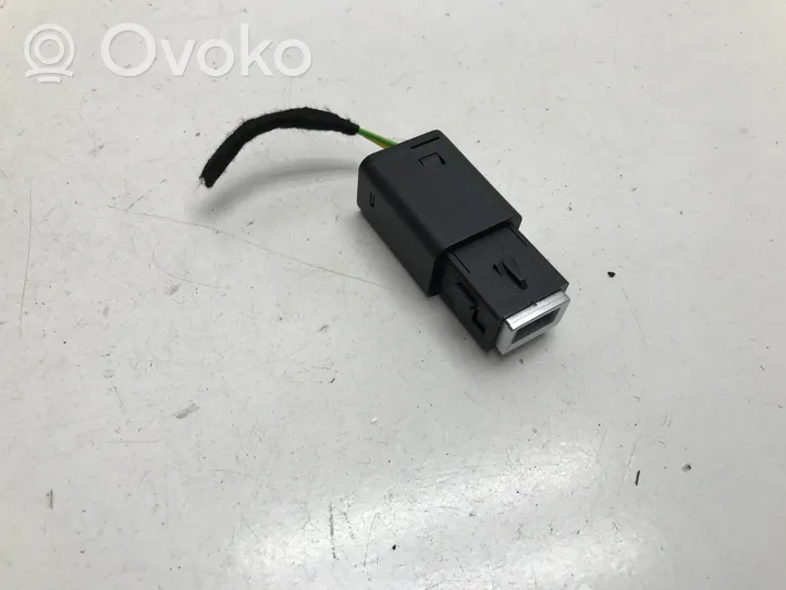 Opel Mokka B USB-pistokeliitin 9824334377