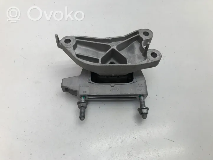 Opel Mokka B Supporto di montaggio del motore 9826533880