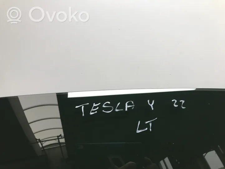 Tesla Model Y Takaovi 