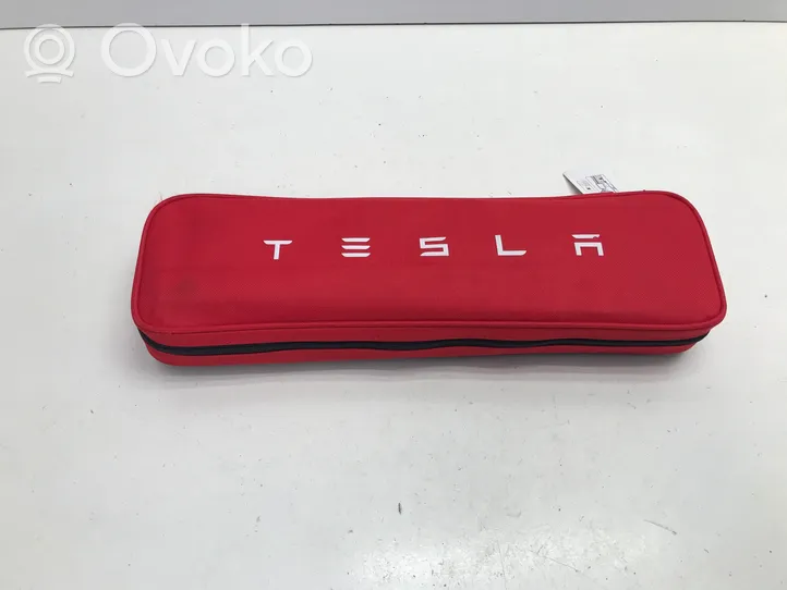 Tesla Model Y Kit di pronto soccorso P147507600D