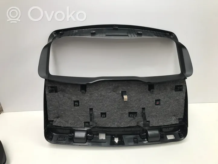 Mercedes-Benz EQC Takaluukun koristelista A2937401600