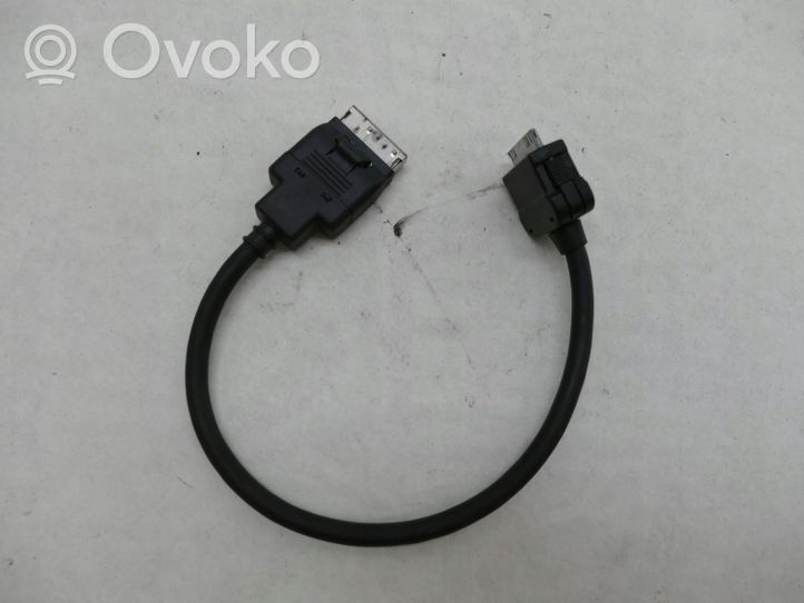 Mercedes-Benz E C207 W207 Prise interface port USB auxiliaire, adaptateur iPod A0038270204