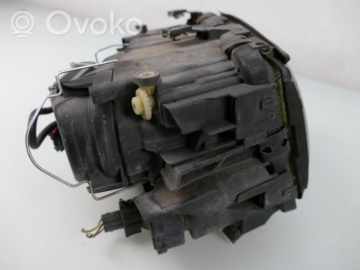 Audi A8 S8 D2 4D Lampa przednia 1305235231