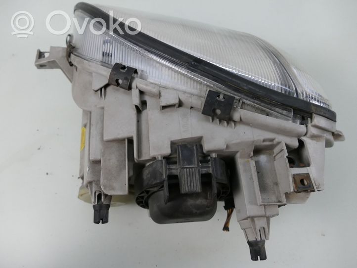 Mercedes-Benz SLK R170 Lampa przednia A1708202661