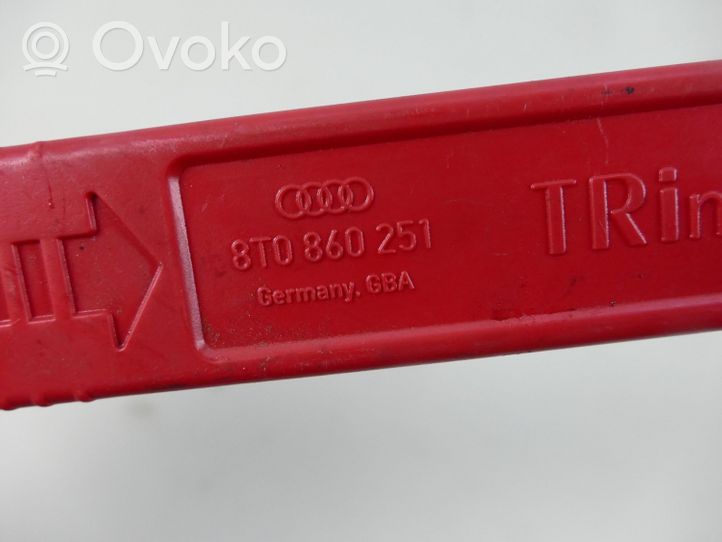 Audi A4 S4 B8 8K Varoituskolmio 8T0860251