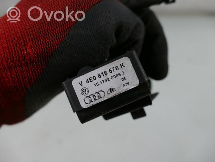 Audi A8 S8 D3 4E Etukorkeusanturin vipu 4E0616576K