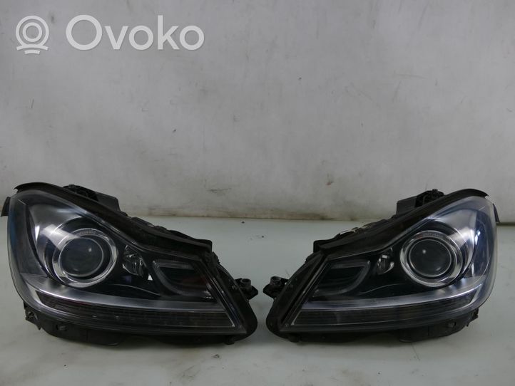 Mercedes-Benz C W204 Lampa przednia A2048208139