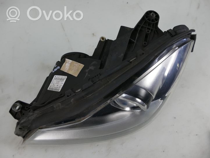 Mercedes-Benz C W204 Lampa przednia A2048208139