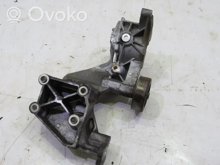 KIA Sorento Soporte del alternador 