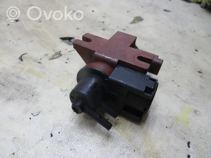 Ford Kuga II Valve vacuum 