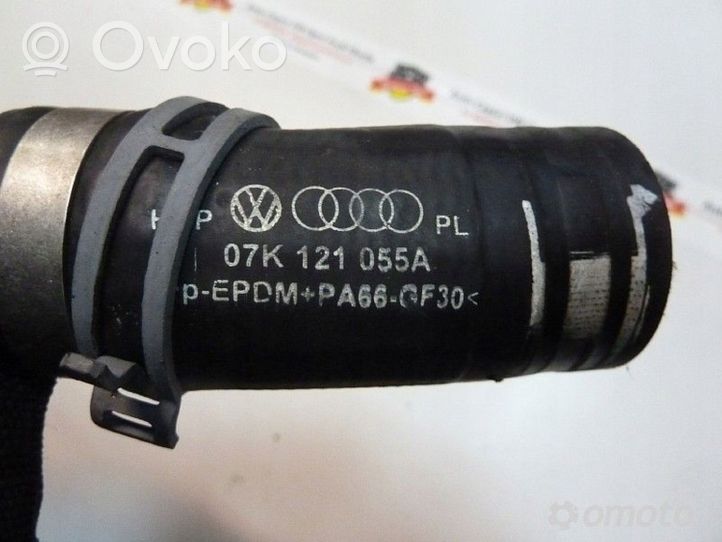 Audi RSQ3 Tubo flessibile del liquido di raffreddamento del motore 07K121055A