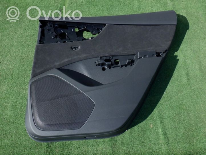 Audi Q8 Takaoven verhoilu 4M8868066