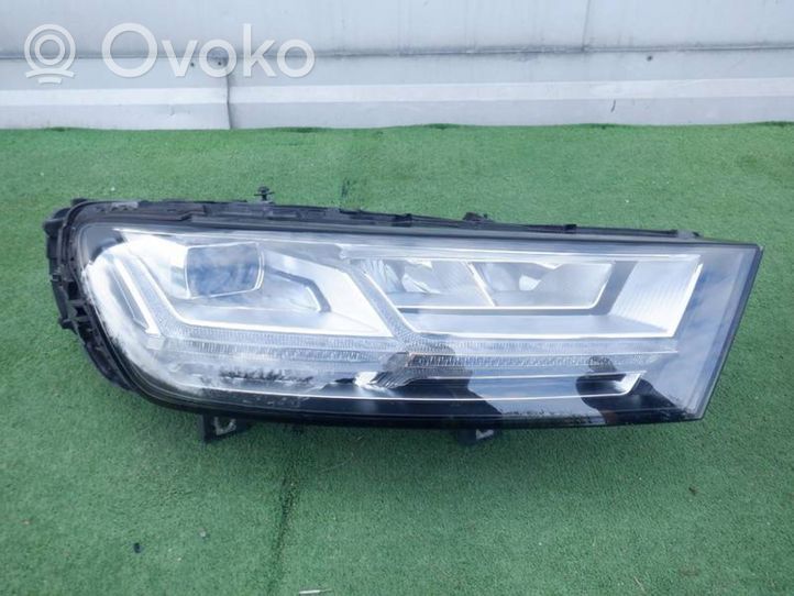 Audi Q7 4M Lampa przednia 4M0941034