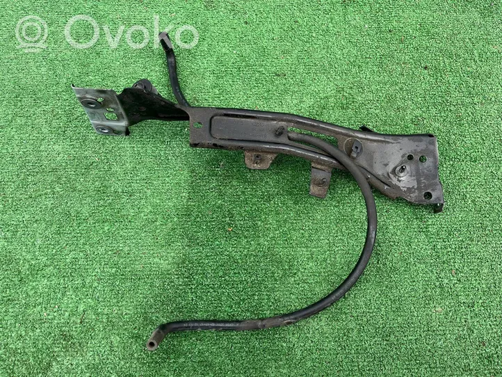 Audi RS5 Supporto di montaggio del parafango 8W6821132B