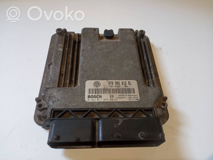 Volkswagen Touareg I Calculateur moteur ECU 070906016BL