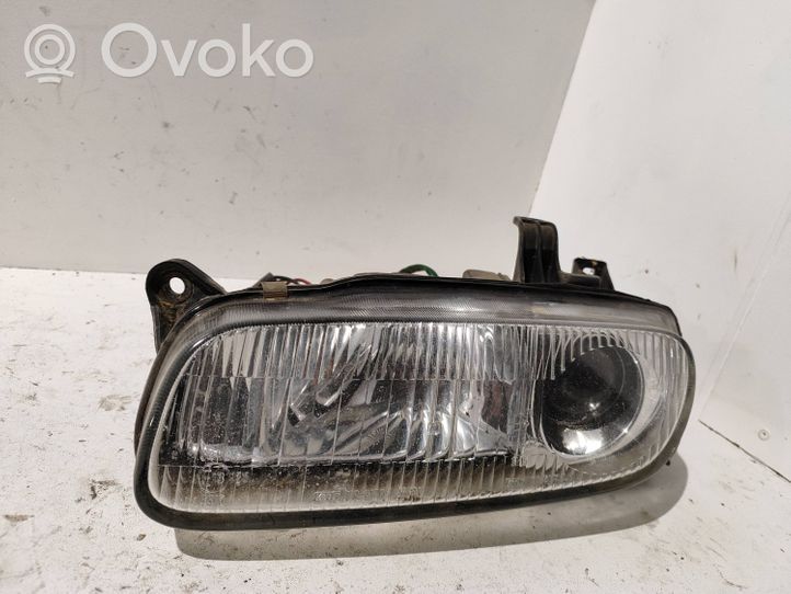 Mazda 323 F Lampa przednia 11061708