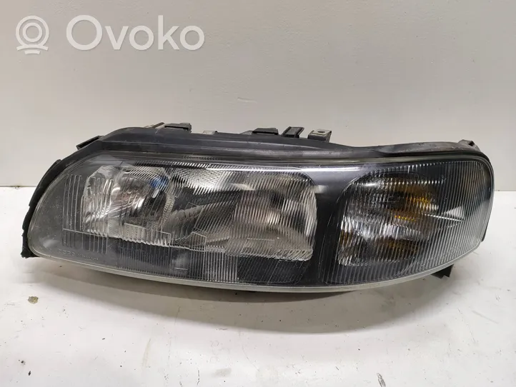 Volvo V70 Lampa przednia 02A00HCR011b