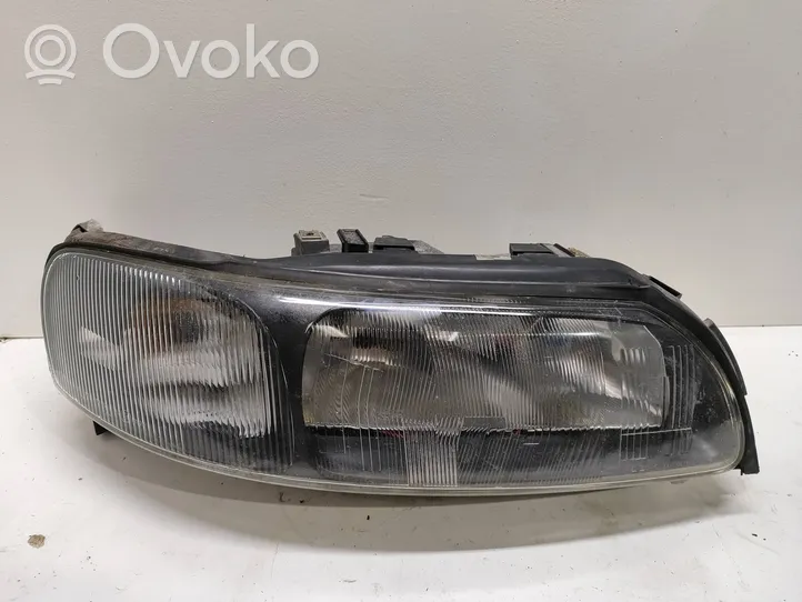 Volvo V70 Lampa przednia 