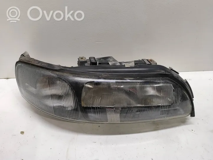 Volvo V70 Lampa przednia 