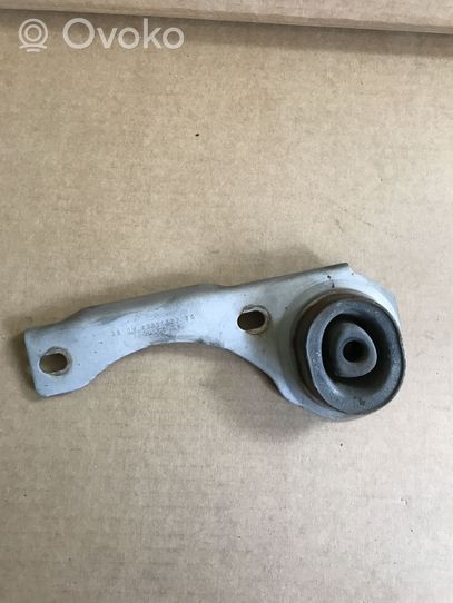 Opel Astra J Staffa/supporto di montaggio della marmitta 13325582