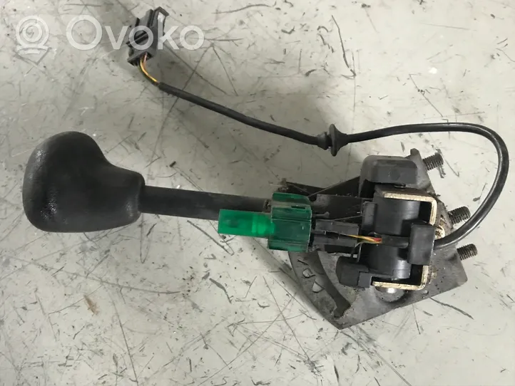 Volkswagen Golf III Gear shifter/selector 1H0713821B