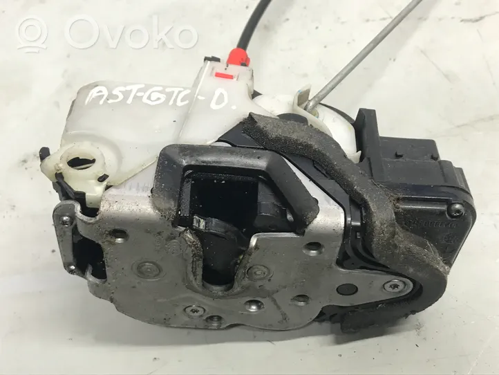 Opel Astra J Front door lock 13579523