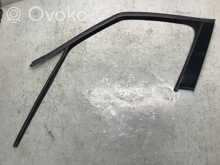 Opel Zafira C Rubber seal front door window/glass 13259968