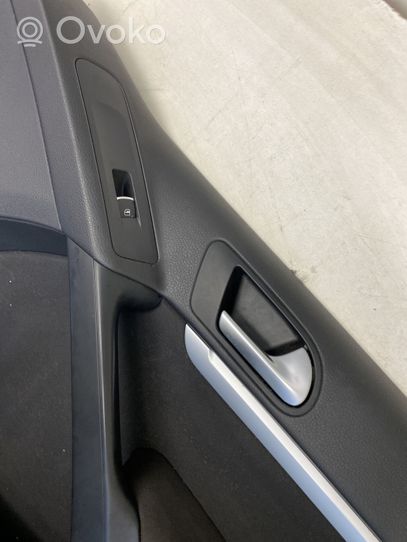Volkswagen Tiguan Boczki / Poszycie drzwi przednich 5N0867012B