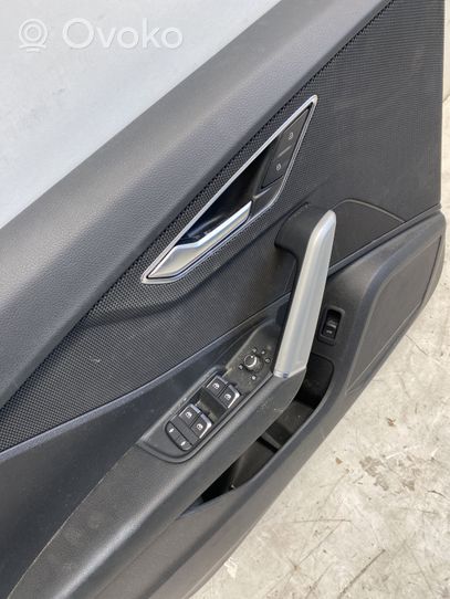 Audi Q2 - Revestimiento de puerta delantera 81A867133