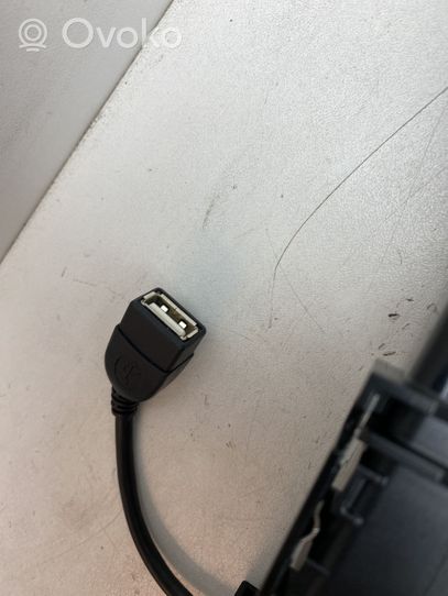 Volkswagen Touran II Connettore plug in USB 5N0035344C