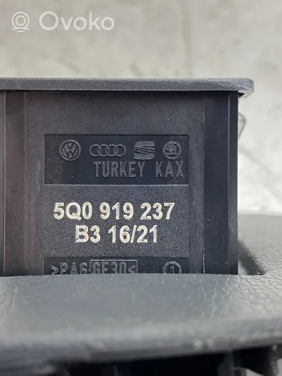 Volkswagen ID.3 Boczny element deski rozdzielczej 10B858218