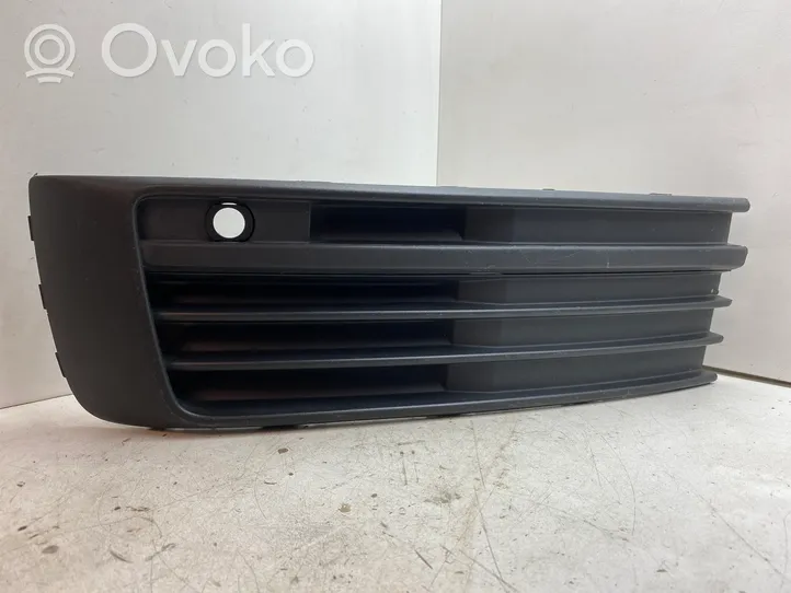 Volkswagen Multivan T6 Grotelės apatinės (trijų dalių) 7E5853683