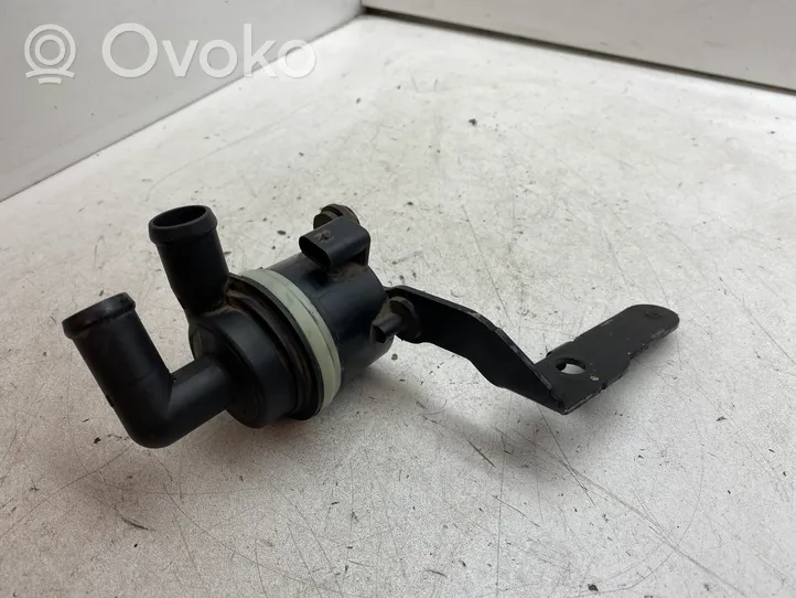 Volkswagen Touran II Pompe à eau de liquide de refroidissement 5N0965561A