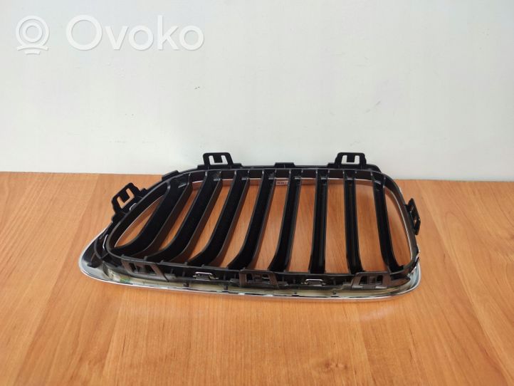 BMW 2 F22 F23 Grille calandre supérieure de pare-chocs avant 7464482