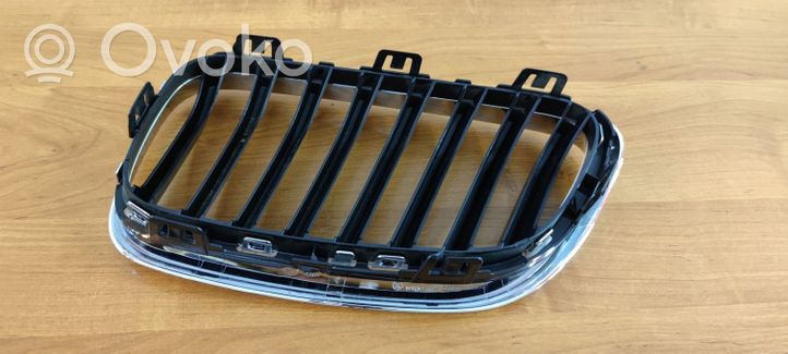 BMW 2 F22 F23 Grille calandre supérieure de pare-chocs avant 7295522