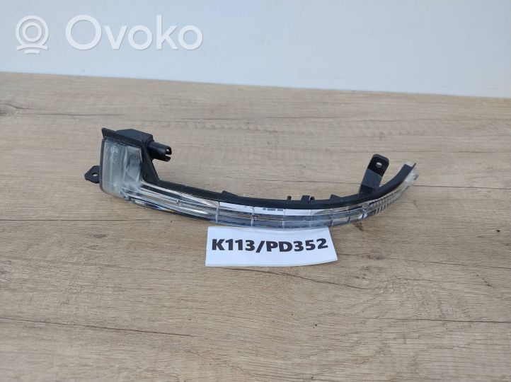 Volkswagen Touareg II Indicatore di direzione anteriore 7P6949101