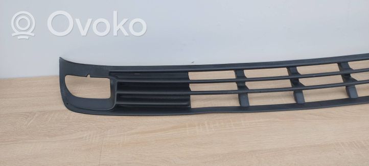 Ford Mondeo MK I Grille inférieure de pare-chocs avant 93BB