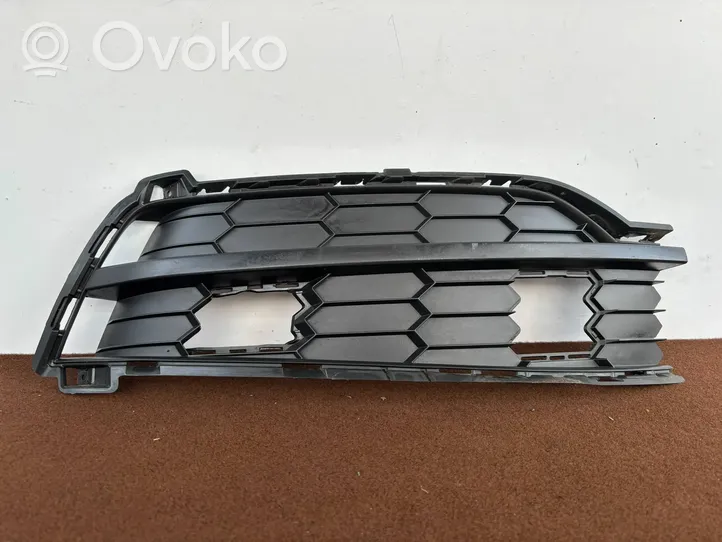 Skoda Karoq Grotelės apatinės (trijų dalių) 57A807368