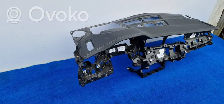 Audi Q8 Panelė 4M8857033