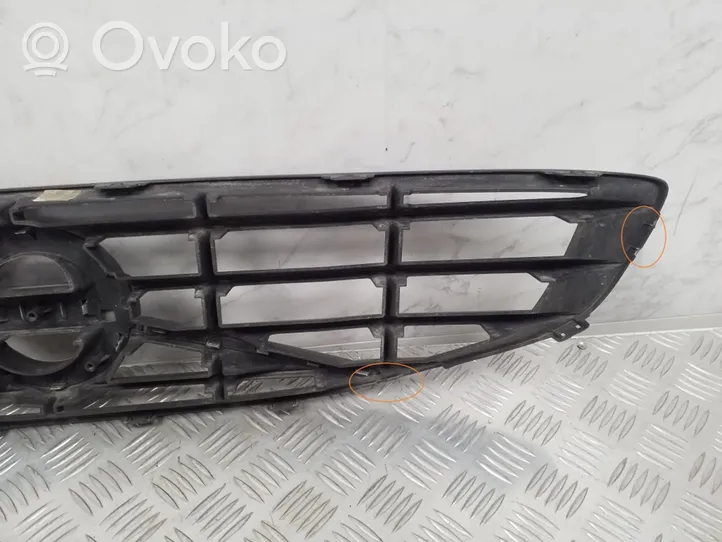 Volvo V60 Atrapa chłodnicy / Grill 31425883