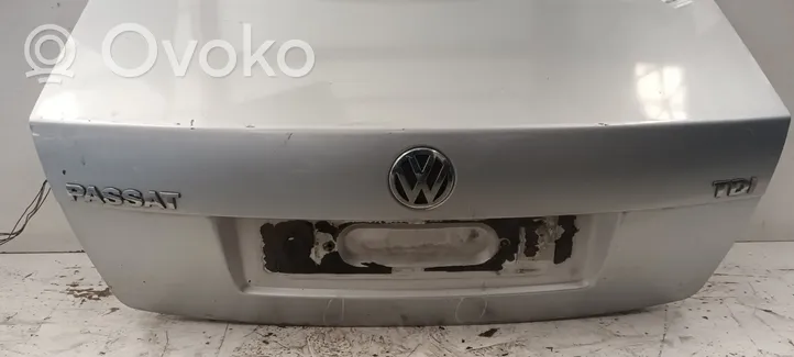 Volkswagen PASSAT B5.5 Задняя крышка (багажника) 